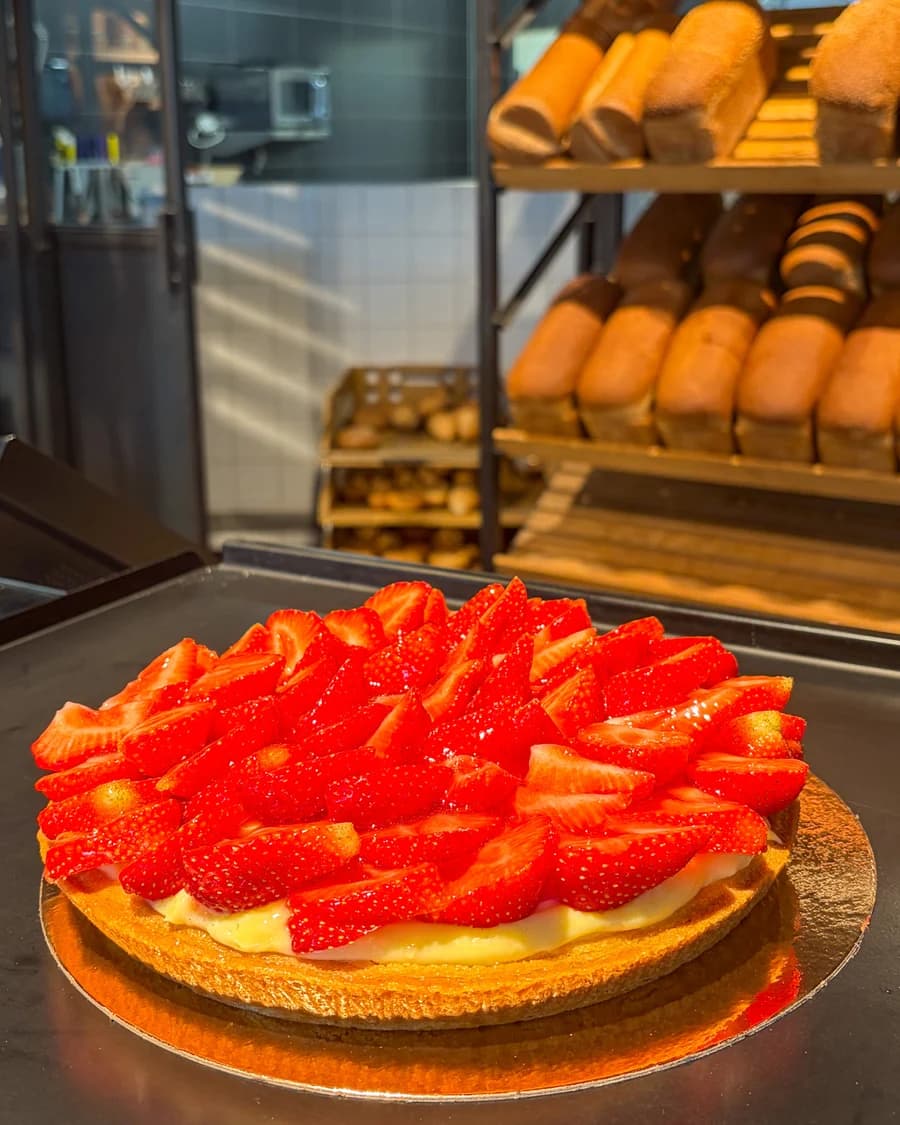 Verse aardbeienvlaai